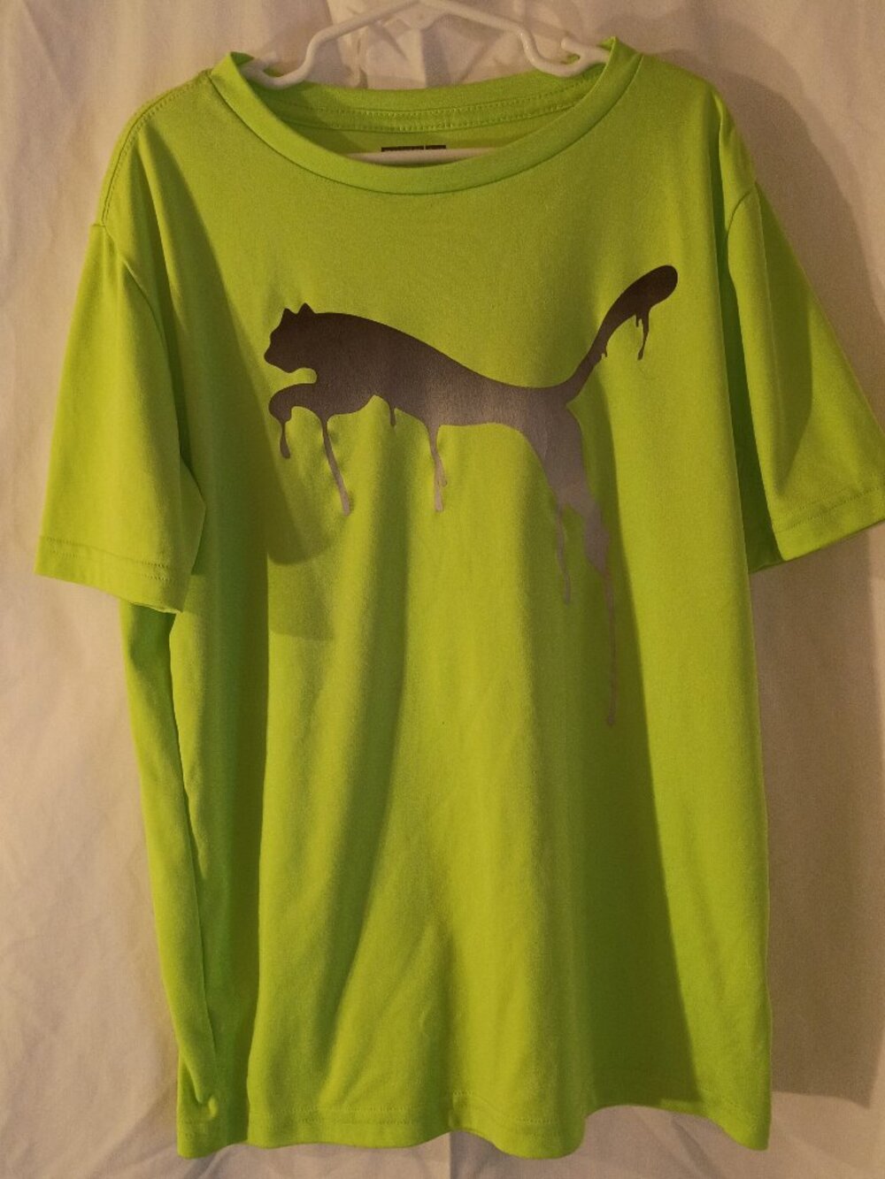 PUMA Boys size Medium 10-12 Drip Cat Logo T-shirt